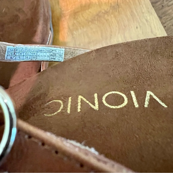 Vionic Toe post Sandals - Picture 7 of 7